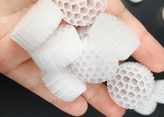 خرید Pe38 25*4mm Hdpe Mbbr رسانه فیلتر زیستی بستر متحرک ایمن سطح بزرگ online manufacture