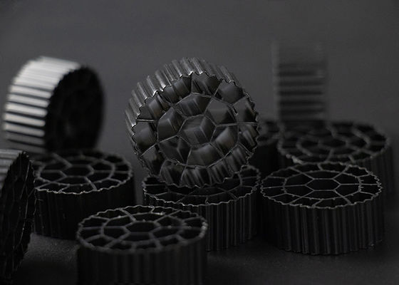 خرید 25mm X 10mm اندازه پلاستیک فیلتر رسانه های تازه مواد HDPE MBBR Bio Balls online manufacture