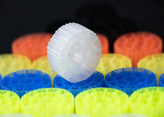 خرید رنگارنگ و یا سفارشی پلاستیکی رسانه های متحرک فیلتر برای آکواریوم مواد HDPE تازه online manufacture