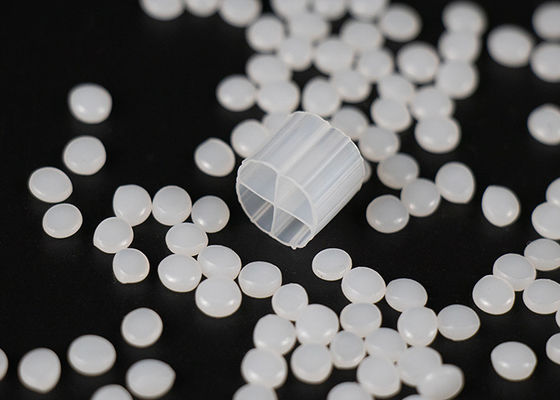 خرید رآکتور بیوفلیم سفید Hdpe MBBR بستر متحرک 800m2/M3 سطح بزرگ online manufacture