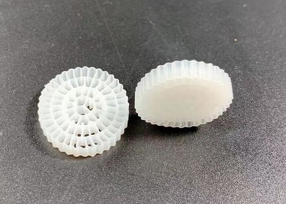 خرید فیلتر بیولوژیکی حامل HDPE Mbbr برای بستر های آویزان شده مزرعه ماهی 25x4MM online manufacture