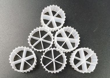 MBBR BIOCELL هیدروپونیک آب فاضلاب 6 اتاق 16 * 10mm سفید رنگ UVoresistant طول عمر طولانی حامل پرکننده