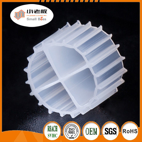 محبوب 11 * 7mm رنگ سفید و ماده ی اولیه HDPE توپ های بیولوژیکی MBBR برای آکواریوم
