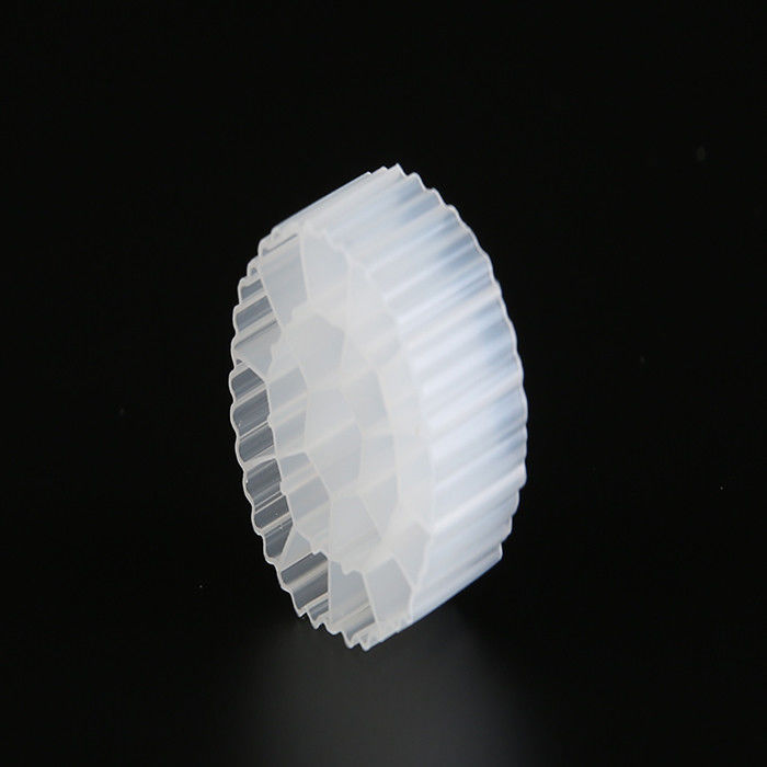 HDPE سفید پلاستیک K3 فیلتر رسانه آب تصفیه Bio Cel برای فرآیند حوضچه Cass حرکت آمونیا نیتروژن