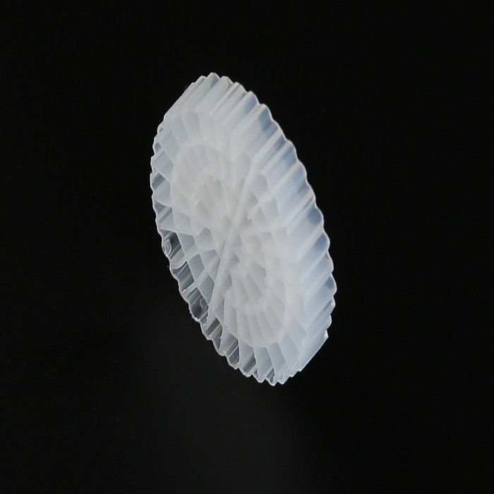 25*4mm PE64 K5 MBBR Bio Media K5 رنگ سفید و ماده ی HDPE برای سیستم RAS