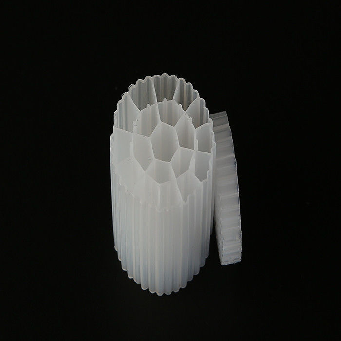 بستر متحرک سازگار با محیط زیست راکتورهای بیوفلیم مواد اولیه HDPE برای تصفیه فاضلاب