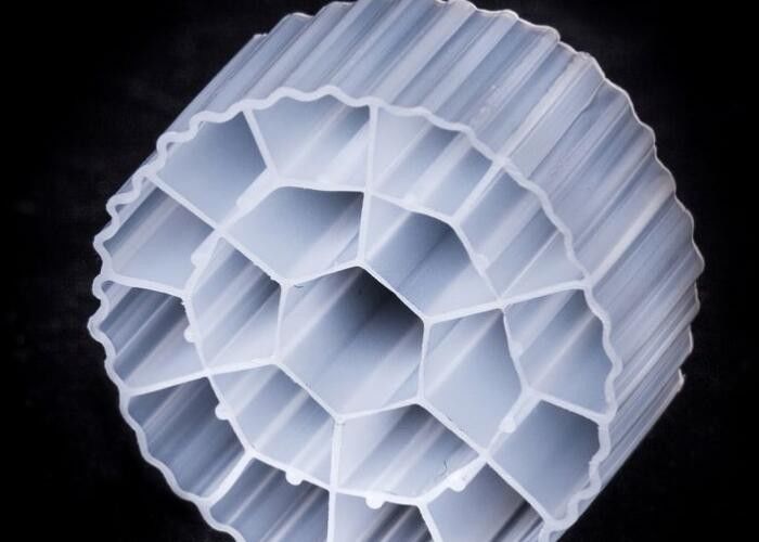 K3 رنگ سفید مواد HDPE MBBR فیلتر رسانه تصفیه آب Bio Cel برای استخر