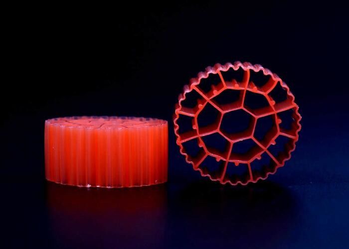 رنگ قرمز ماهی استخر فیلتر رسانه های فیلیپین مواد K3 پلاستیکی فلتر رسانه