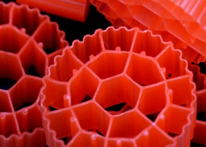رسانه های فیلتر بیولوژیکی MBBR با رنگ سفید و ماده ی HDPE برای فاضلاب