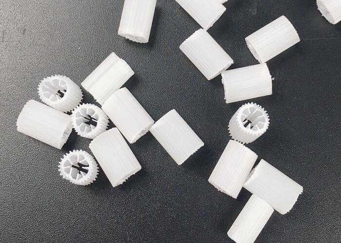 مبر آکواریوم بیوفیلتر رسانه های Hdpe مواد ایمن تضمین زندگی 5 * 10mm