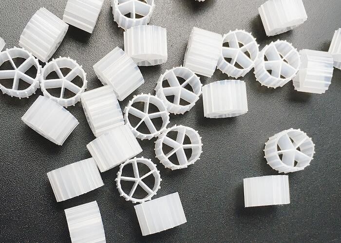 بیوفیلم MBBR حامل فیلتر گرم برای پرورش میگو RAS تصفیه آب 10 * 7mm