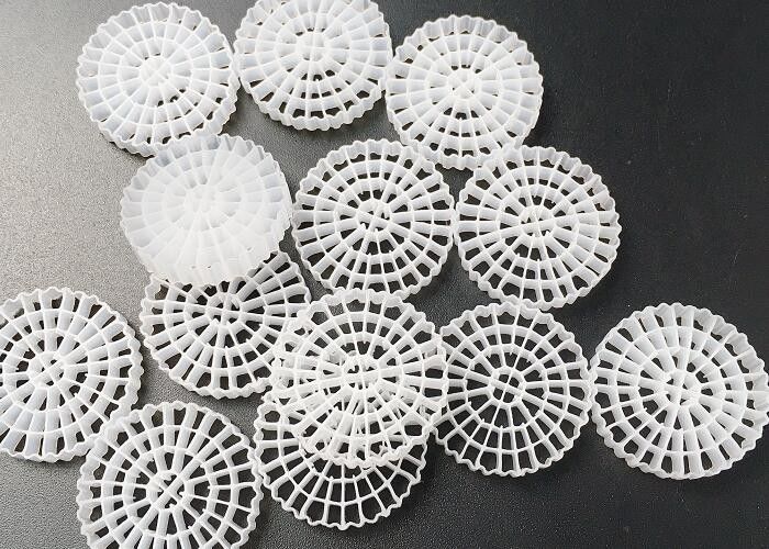 حامل زیست توده استخر K3 Mbbr رسانه برای فیلتراسیون بیولوژیکی 25 * 4mm بیوپایپ IFAS آب درمانی رنگ سفید HDPE