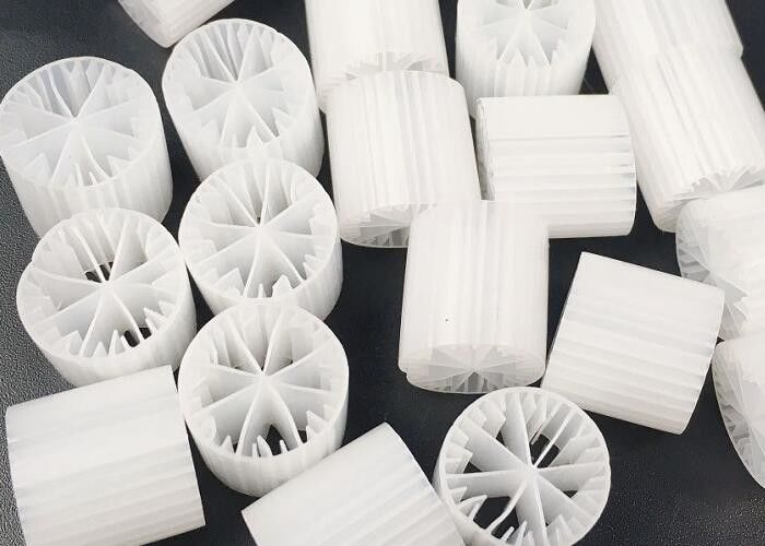 مخزن بی هوا 15*15mm ifas فرآیند MBBR bioballs طول عمر طولانی hdpe محیط زیست سازگار رسانه فیلتر