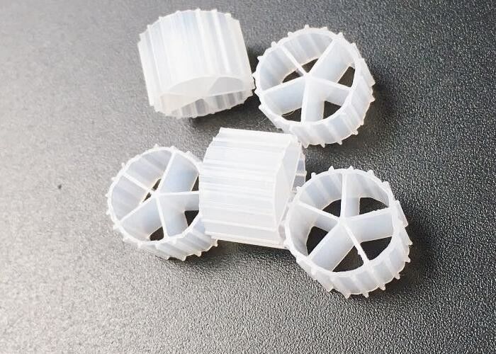مقاومت UV HDPE 10 * 7MM MBBR BIOBALLS فرآیند IFAS 5 اتاق fda مواد ایمن رسانه شناور قیمت ارزان