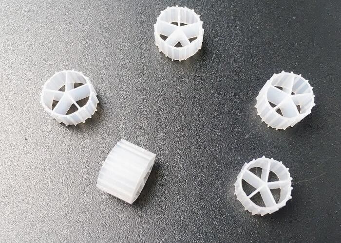 در انبار K1 کارخانه تصفیه آب MBBR 10 * 7mm Biocell Mbbr Filter Media