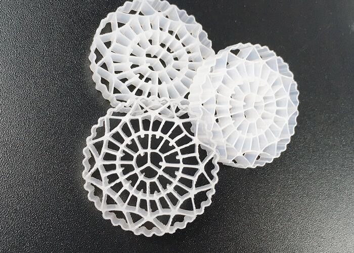 رنگ طبیعی رسانه فیلتر MBBR سطح بالا 25mm X 4mm اندازه
