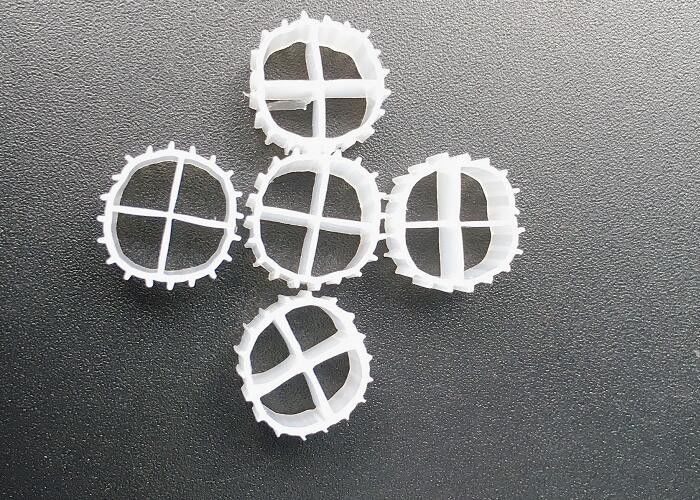 رنگ سفید 11*7mm K1 فیلتر بیولوژیکی Hdpe Mbbr حامل بیولوژیکی Bioballs شناور