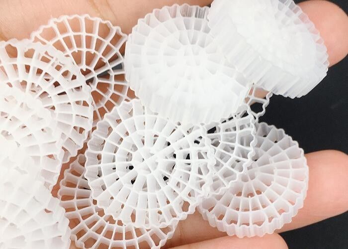 K3 Kaldnes Mbbr توپ های شناور BIO Filter Media Hdpe 25*4mm رنگ سفید