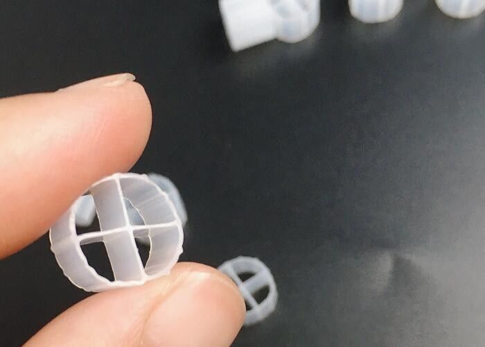 هیپس رنگ سفید پلاستیکی بیوفیلتر بستر متحرک 12*9mm اندازه
