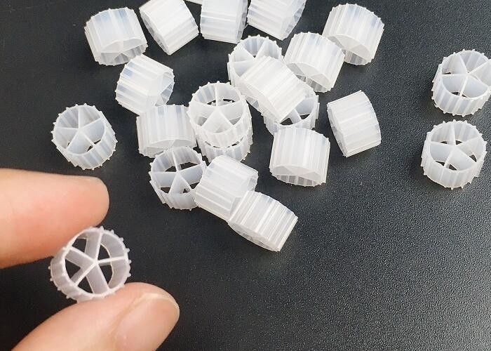 رنگ سفید 5 سوراخ فیلتور رسانه های HDPE جدید عمر طولانی اندازه 10mm X 7mm