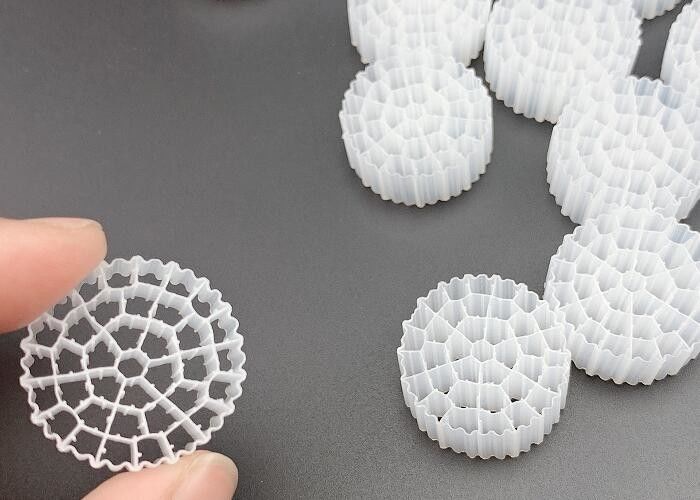 MBBR Bio Ball Sewage Treatment رسانه فیلتر پلاستیکی 25*10MM