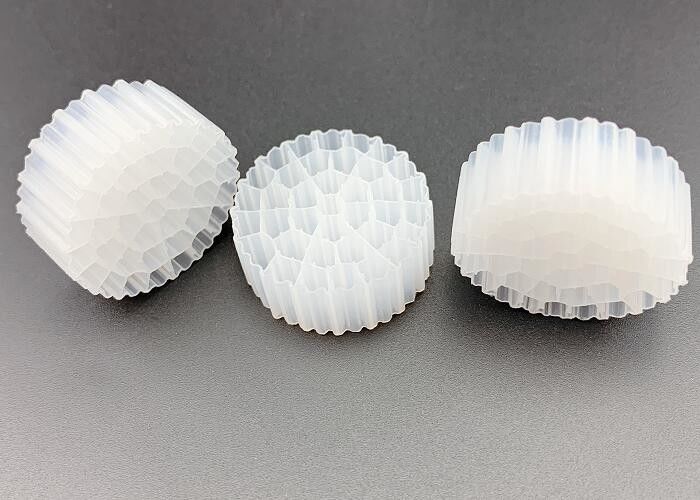 مواد فیلتر شناور FDA PE37 25*10MM سفید HDPE MBBR