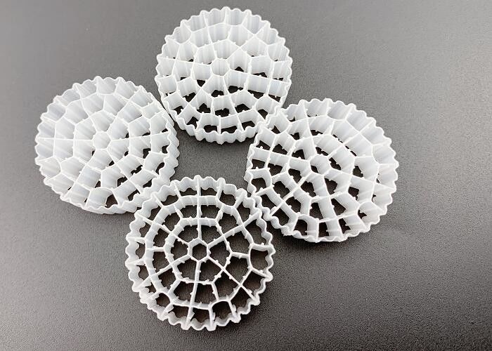 مواد فیلتر شناور FDA PE37 25*10MM سفید HDPE MBBR