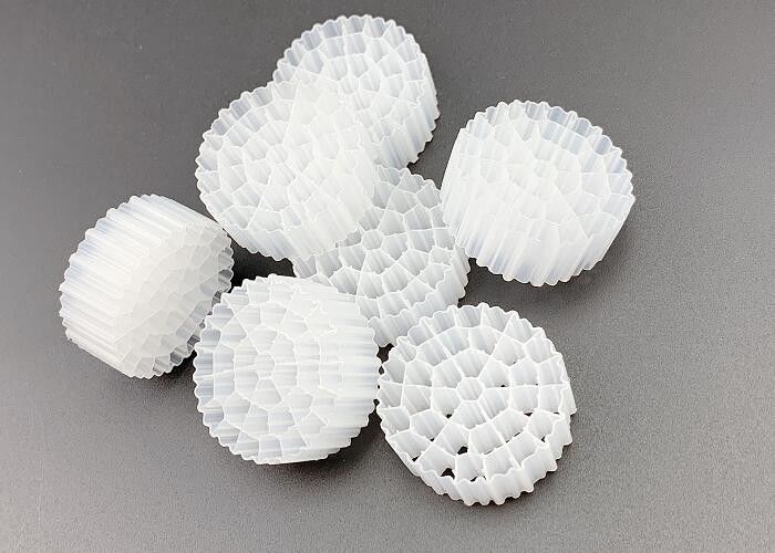 رنگ سفید HDPE K1 رسانه فیلتر PE37 برای بهبود کیفیت آب