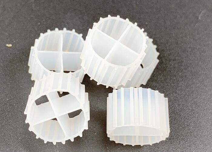 رنگ سفید حامل بیوفلیم رسانه ای MBBR با سوپر دکاربوریزه و ماده ی HDPE