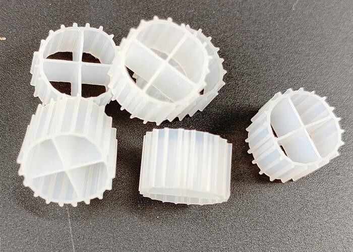 رنگ سفید حامل بیوفلیم رسانه ای MBBR با سوپر دکاربوریزه و ماده ی HDPE
