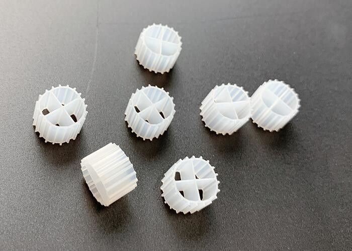 11*7mm MBBR Bio Balls Filter Media مساحت بزرگ سطح