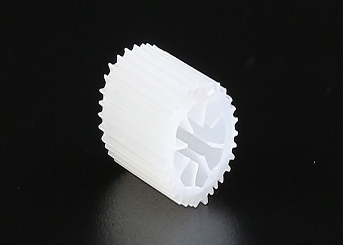 رسانه های بیولوژیکی MBBR با ماده هیپس باکره اندازه 5 * 10mm هر رنگی Bio Balls Biocell سنگین