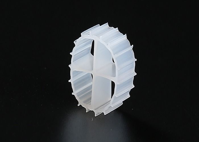 تصفیه فاضلاب حرکت بستر فیلتر رسانه بیوپایپ مصرف انرژی پایین تر رسانه فاب k1 11 * 7mm رنگ سفید