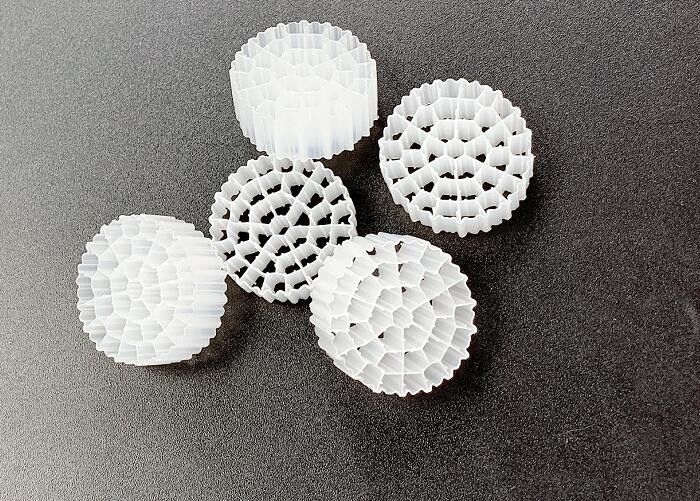 فرج HDPE IFAS تکنولوژی MBBR رسانه فیلتر شناور رنگ سفید