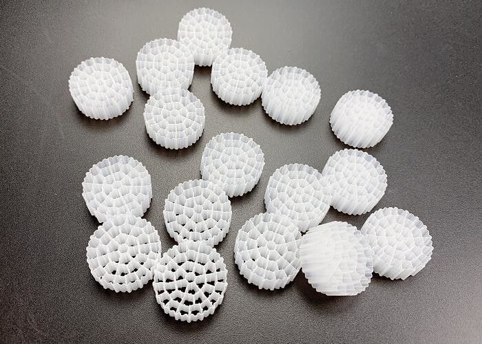 پلاستیک بیومیدیا لوله اکستروژن بیوتوب MBBR Kaldnes Filter Media هر رنگی