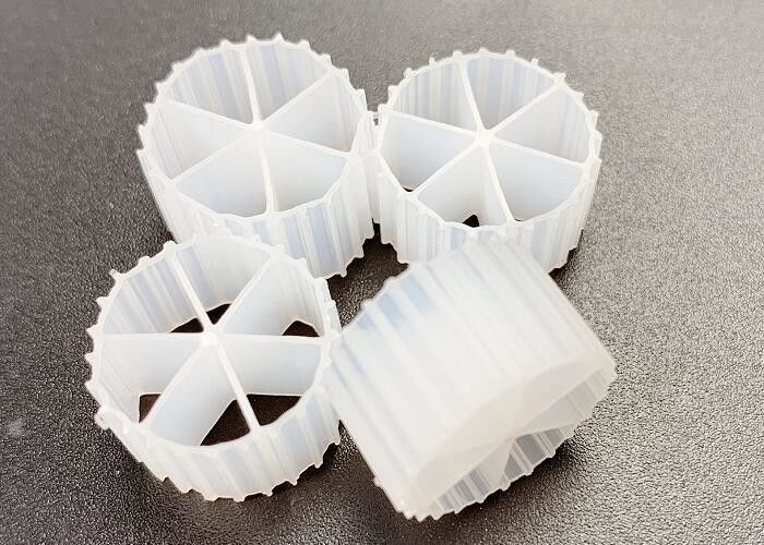 PE04 مساحت بزرگ سفید رنگ MBBR بیو رسانه 6 اتاق 800m2/M3