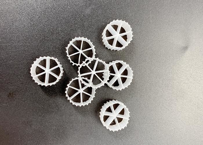 رنگ سفید FDA مواد HDPE ایمن بستر متحرک رآکتور بیوفلیم طول عمر 15 سال