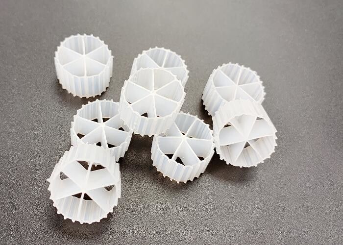 حامل بیولوژیکی سلول های زیستی PE04 6 اتاق MBBR Bio Balls Filter Media برای مخزن بی هوا