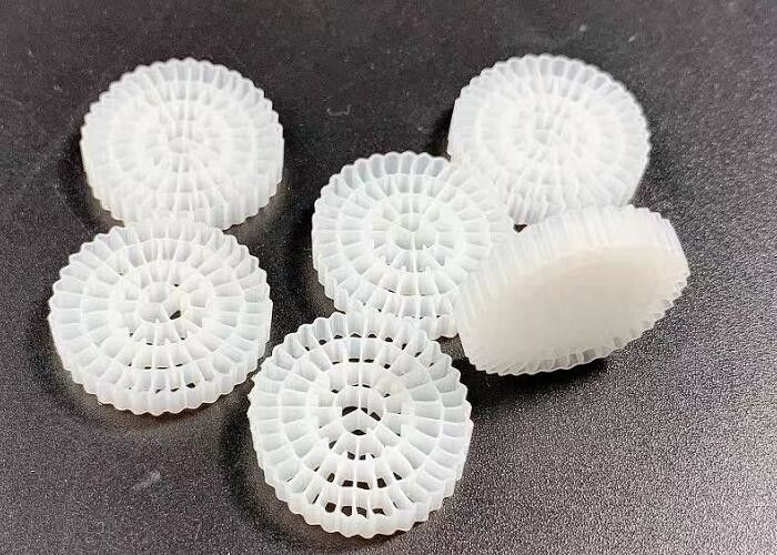 فیلتر بیولوژیکی حامل HDPE Mbbr برای بستر های آویزان شده مزرعه ماهی 25x4MM